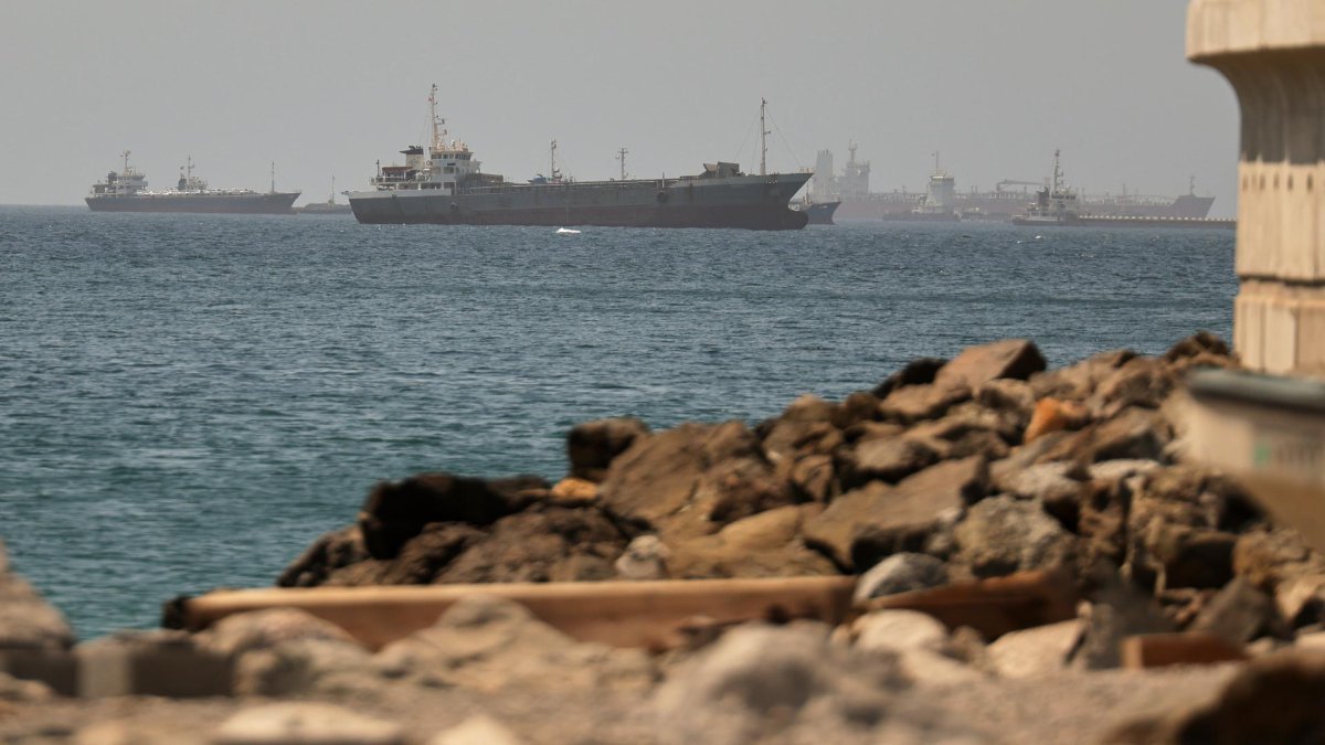 US and Iran Escalate Hostilities Over Strategic Strait of Hormuz